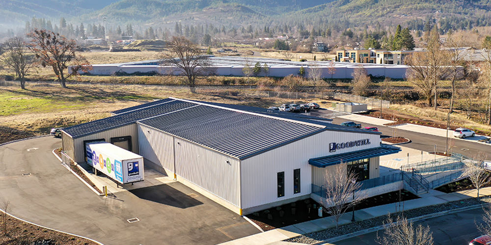 Metal building warehouse